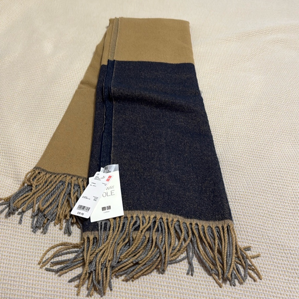 UNIQLO blanket scarf two way stole and poncho